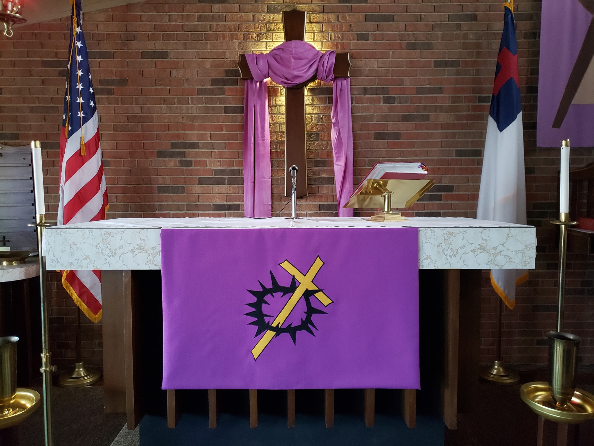 altar Prince of Peace Lutheran Church